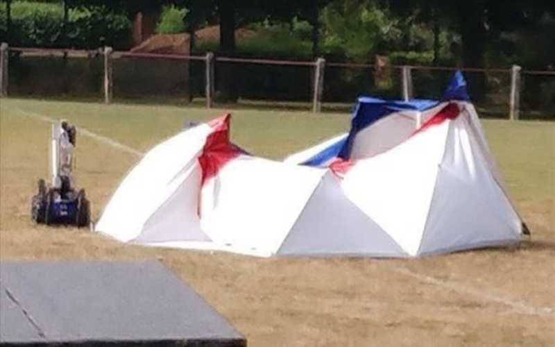 رجل يائس يفجر نفسه داخل ملعب