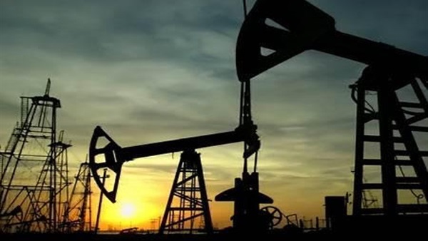 النفط مستقر بعد زيادة طفيفة لمنصات
