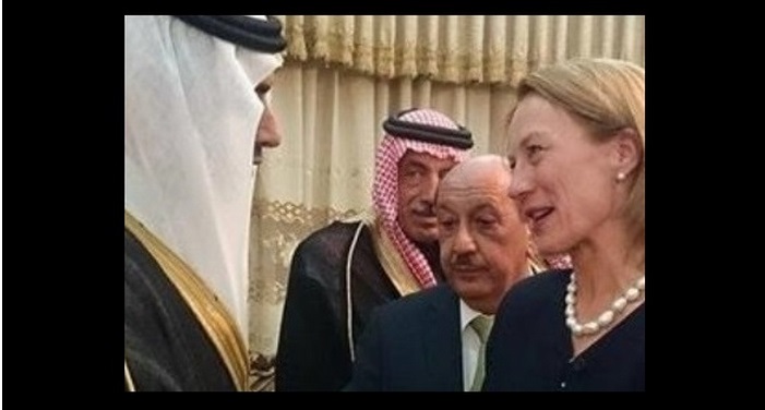 السفيرة الامريكية: (والدي تربطه بعشائر بني