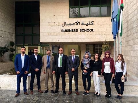 فريق كلية الأعمال في جامعة عمان