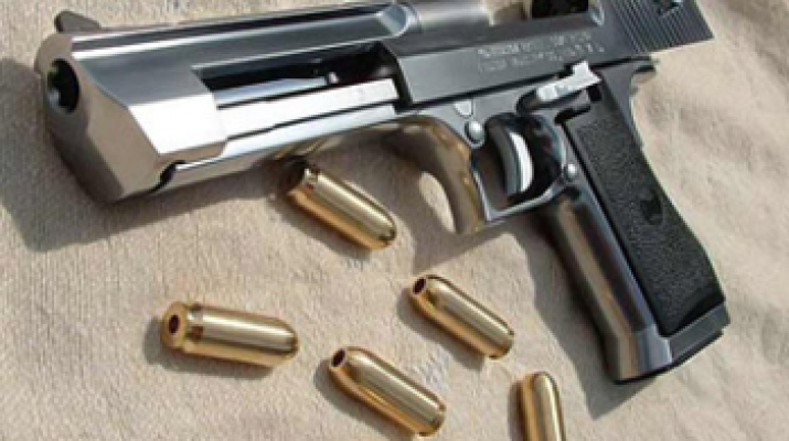 مقتل ثمانيني اصيب برصاصة بالخطأ اثناء