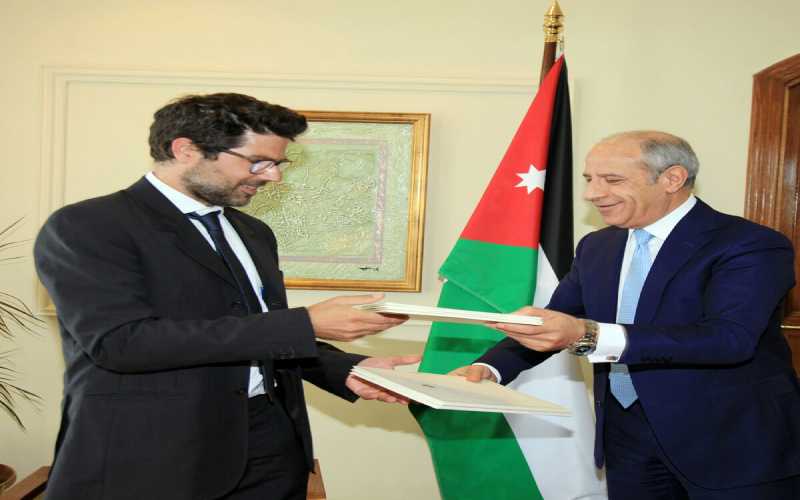 توقيع اتفاقية لاستضافة مقر منظمة أطباء