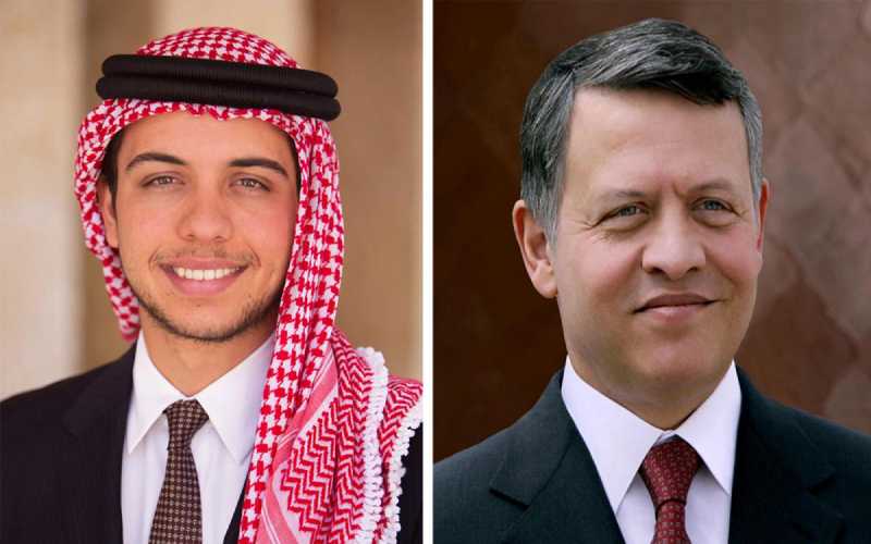 الملك وولي العهد يؤديان مناسك العمرة