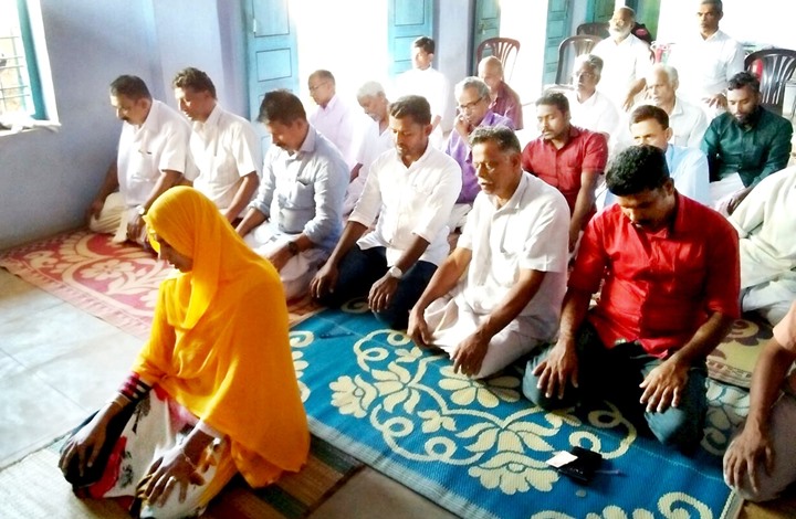 هندية تؤم المصلين يوم الجمعة وتهديدات