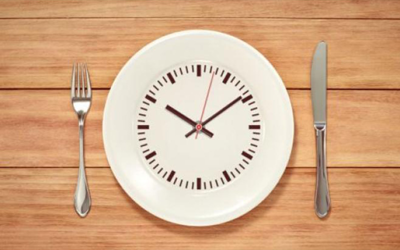 الصيام 12 ساعة يبطئ الشيخوخة ويحسن
