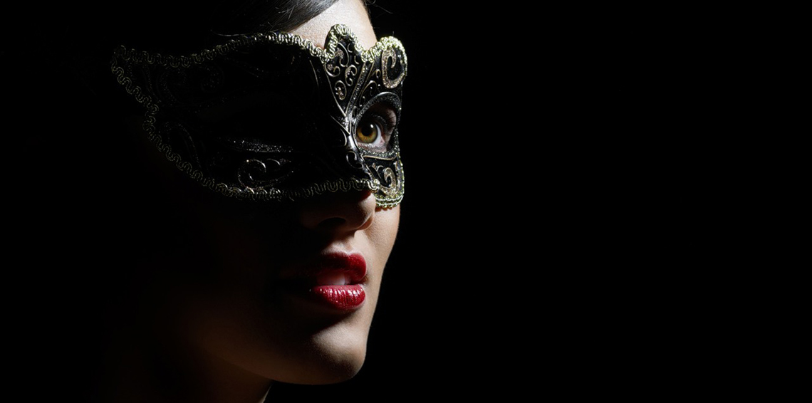 مديرة ناد لتبادل الزوجات تواجه تهمة