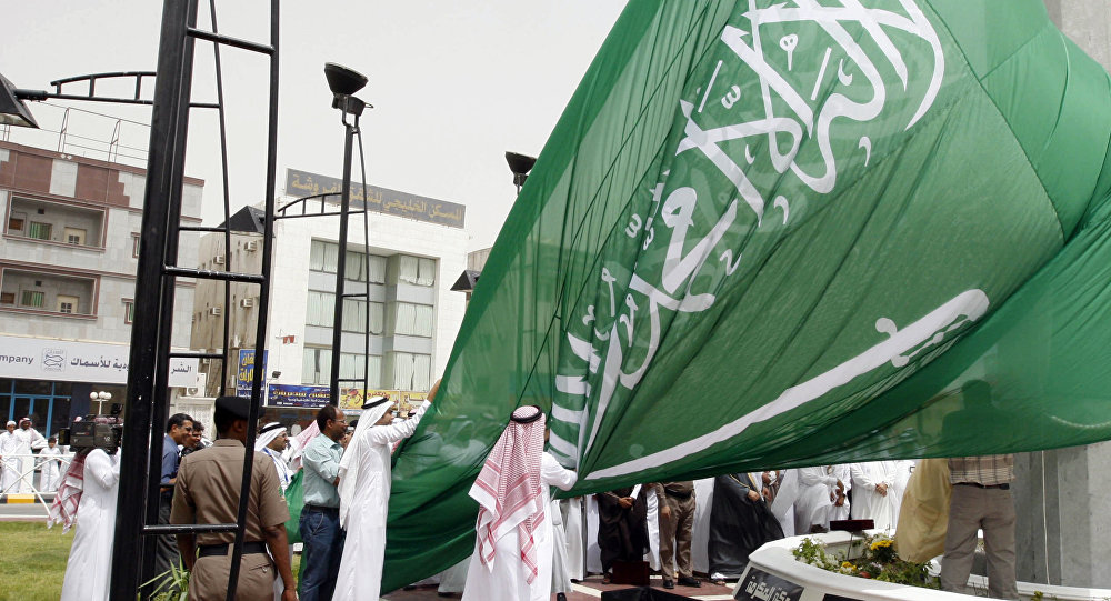السعوديون يدفعون أول ضريبة في حياتهم
