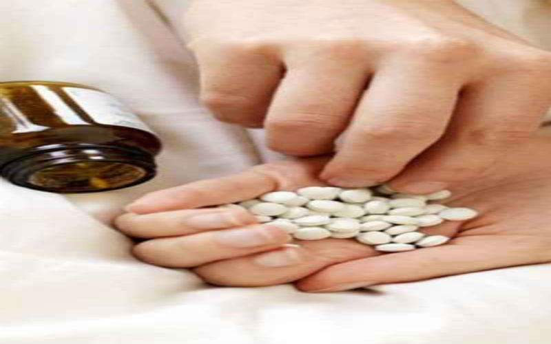 عشرينية تحاول الانتحار بتناول الدواء في
