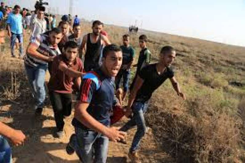 اصابة ثلاثة شبان فلسطينيين برصاص الاحتلال
