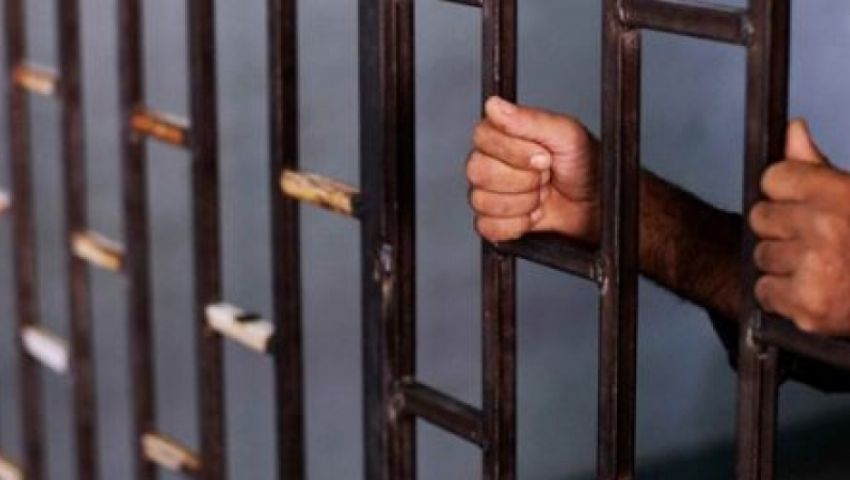 20 عاما لقاتل ابنه بــ 6