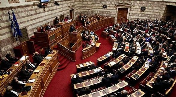 النواب اليونانيون يقرون خطة المساعدة الثالثة