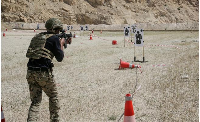 تكريم الفرق الفائزة في مسابقة المحارب