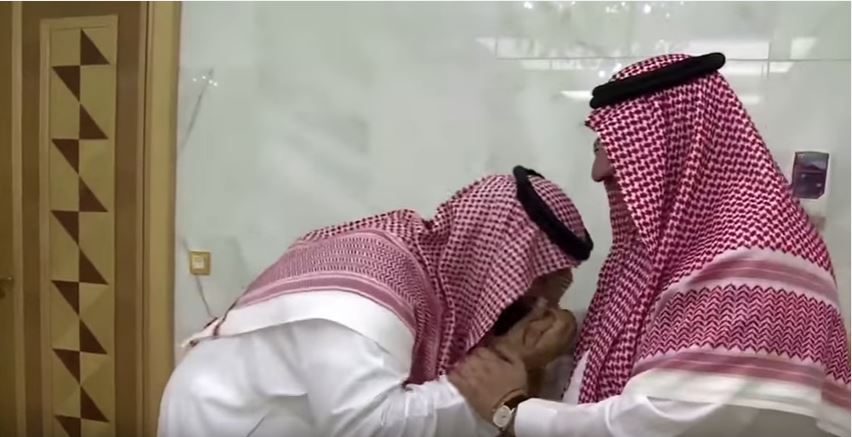 بالفيديو.. لحظة مبايعة محمد بن نايف