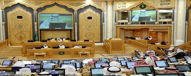 السعودية تدرس سن تشريعات تلاحق مخالفي