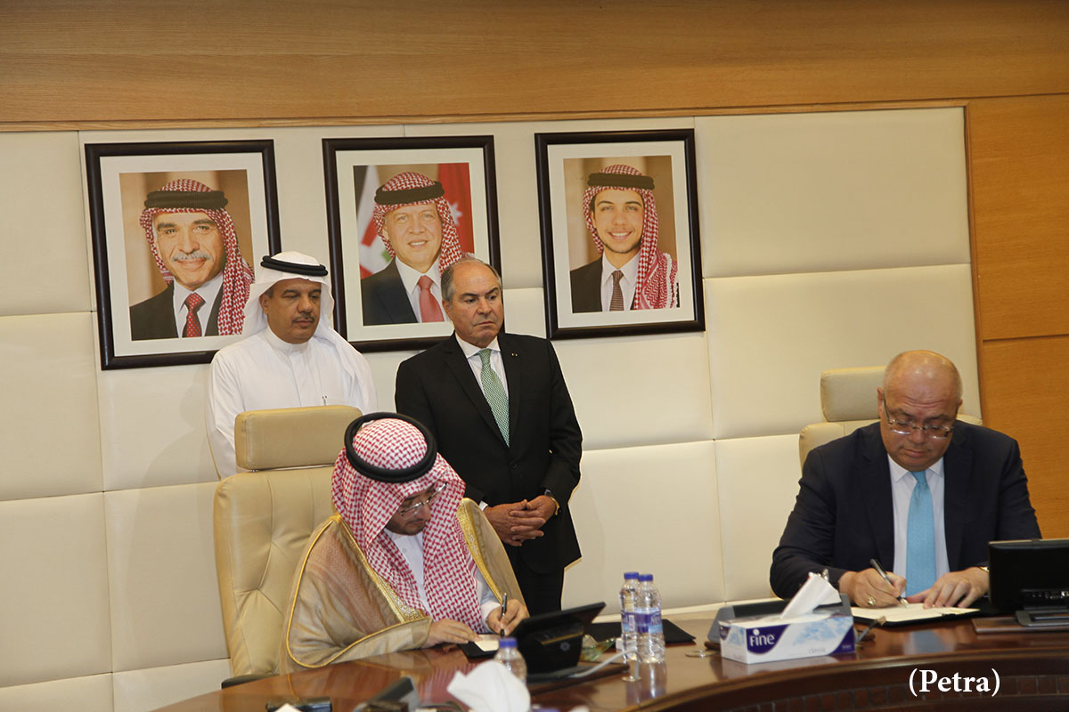 الملقي يرعى توقيع اتفاقيات عطاءات تنفيذ