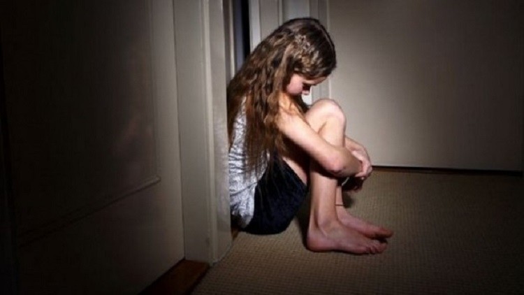 مصري يقتل ابنته ويلقي جثتها في