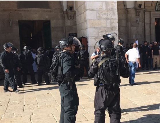 بالفيديو.. إصابات واعتقالات في المسجد الأقصى