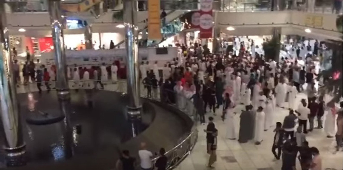 تحرش جماعي بفتيات في مركز تجاري