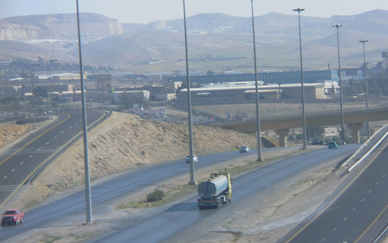 تطوير طريق عمان - الزرقاء بكلفة