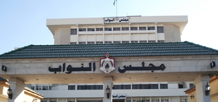 وجبة كليات المجتمع الحكومية على مائدة