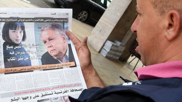 الصحافيان الفرنسيان ينفيان تهمة ابتزاز ملك