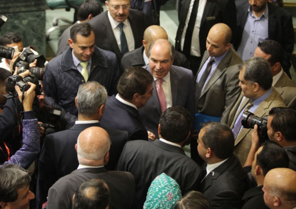 الحكومة تخالف الإتفاق مع النواب