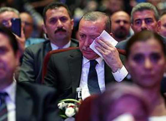 أردوغان يجهش بالبكاء في حفل لإحياء