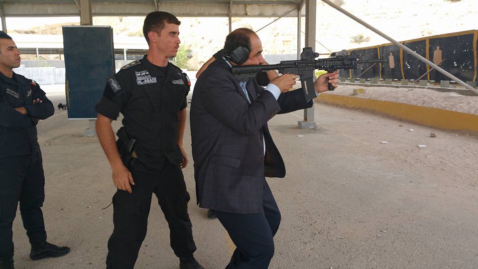 النائب حازم قشوع مسلح