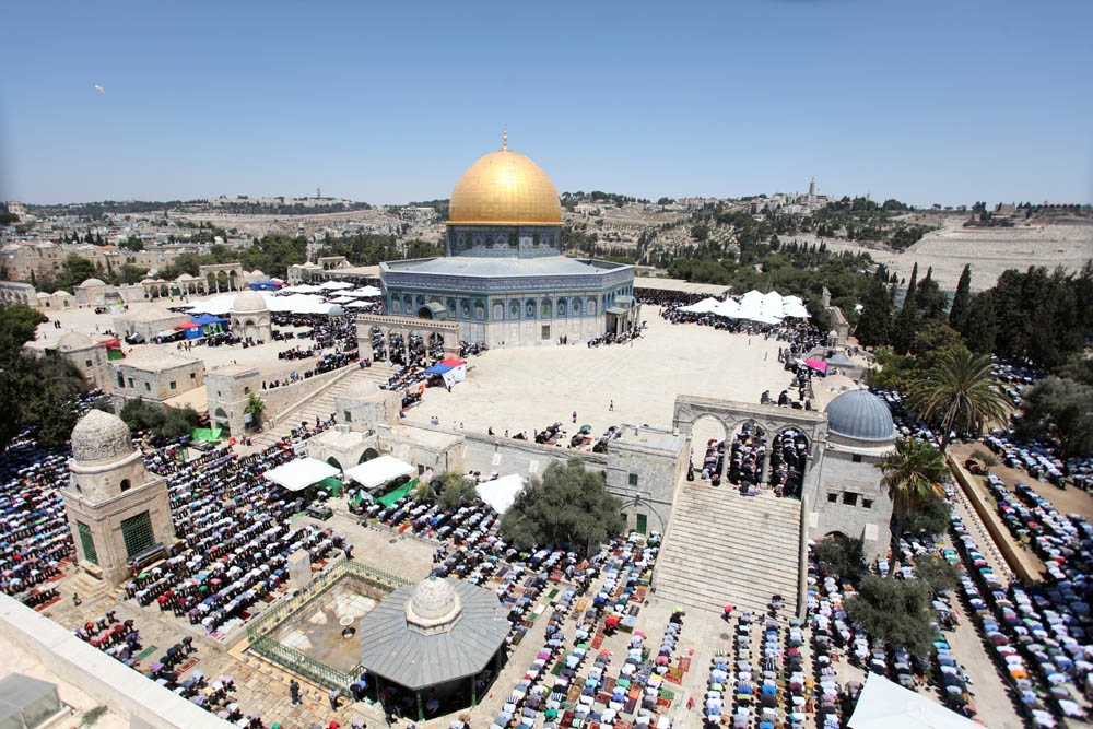 الاحتلال يمنع الصلاة بالاقصى للفلسطينيين دون