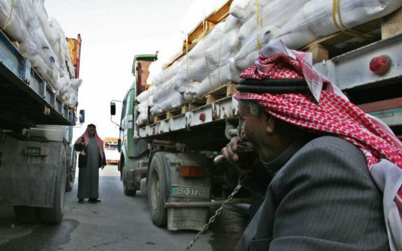 الأردن يرفع الحظر عن الشحن البري
