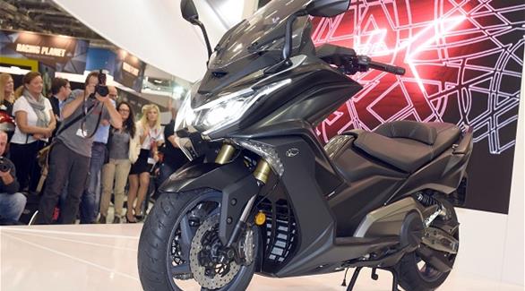 كيمكو يطلق دراجة نارية وسكوتر معا