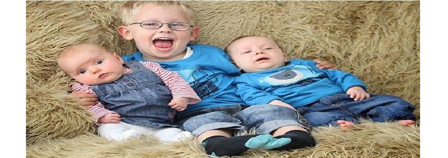 ثلاثة توائم أحدهم ولد قبل 3