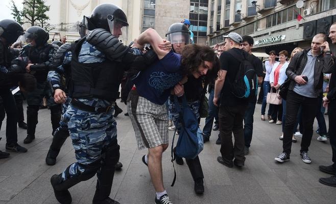 روسيا: توقيف أكثر من 200 شخص