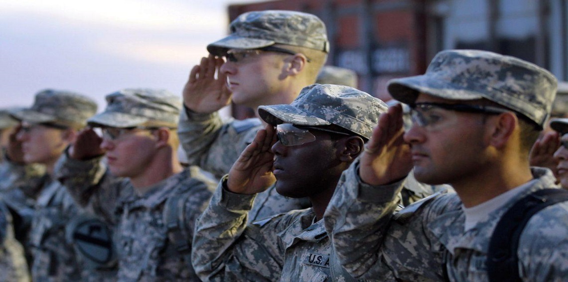 شاهد كيف احتفل الجنود الأمريكيون في