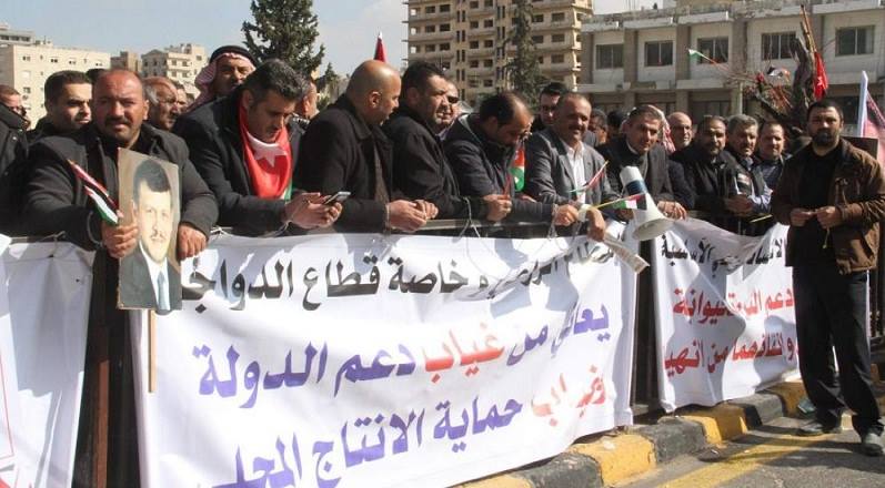 مزارعون يبيتون ليلتهم الثالثة امام مجلس