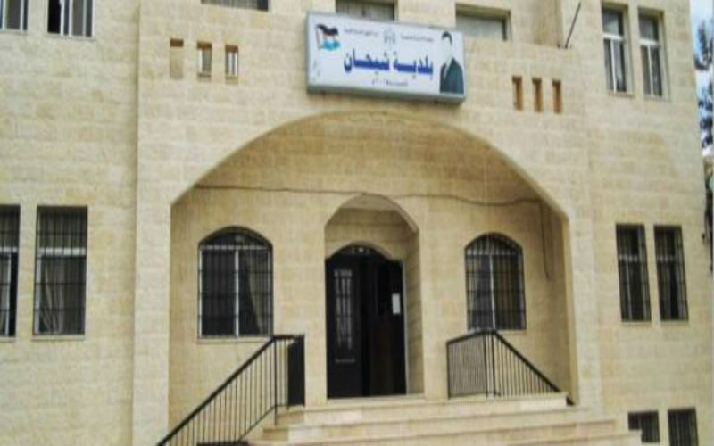 بلدية شيحان تحدث الإنارة في مناطق