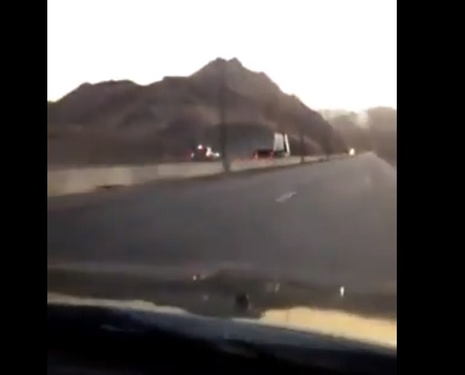 بالفيديو .. لحظة وفاة سائق شاحنة