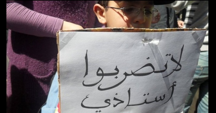 ولي أمر طالب يعتدي على معلمة