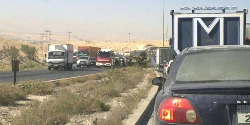 وفاة أم وطفلها في حادث سير