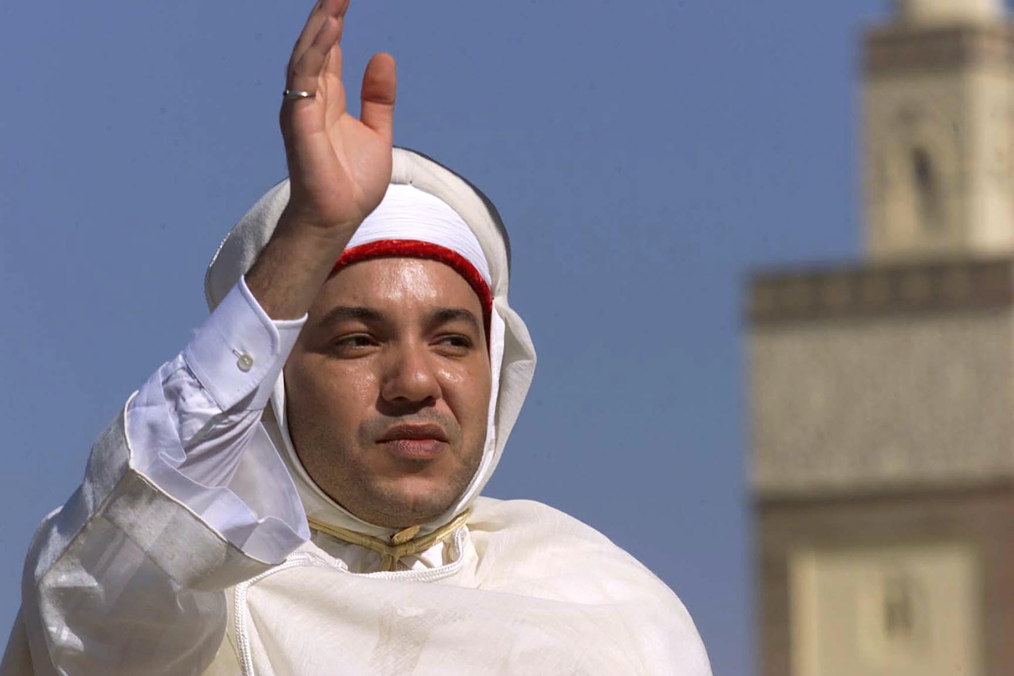 أزياء العاهل المغربي بعيد عن البروتوكول