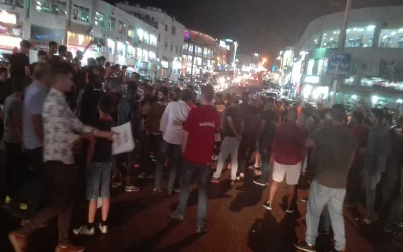 مواطنون في طبربور يوقفون مركباتهم في
