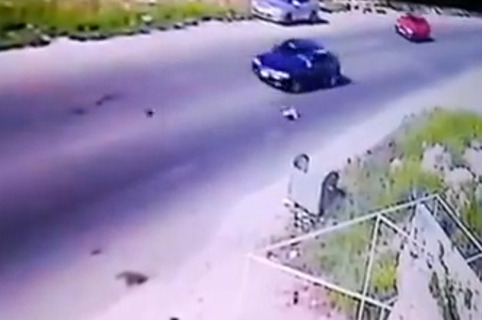 مشهد دهس طفلة على طريق كفرنجة