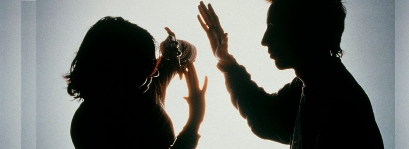 استغاثت بحماية الأسرة بإربد فألقى زوجها