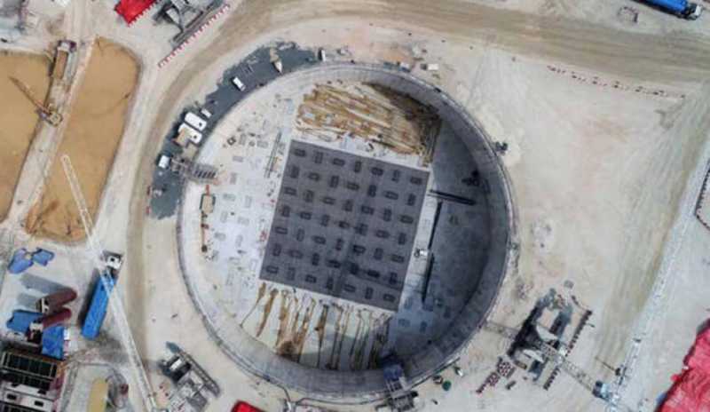 صب الأساسات الخرسانية لأعلى برج بالعالم