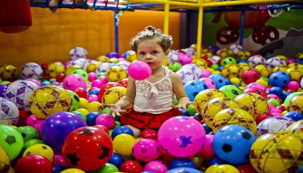 أطفال غزة ينشدون الفرح في عطلتهم