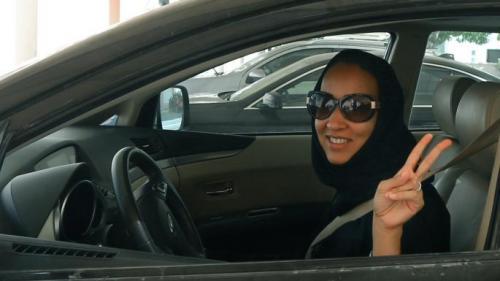 ناشطة سعودية تتعهد بالعودة الى المملكة