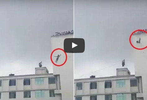 بالفيديو .. لحظة وفاة فتاة سقطت