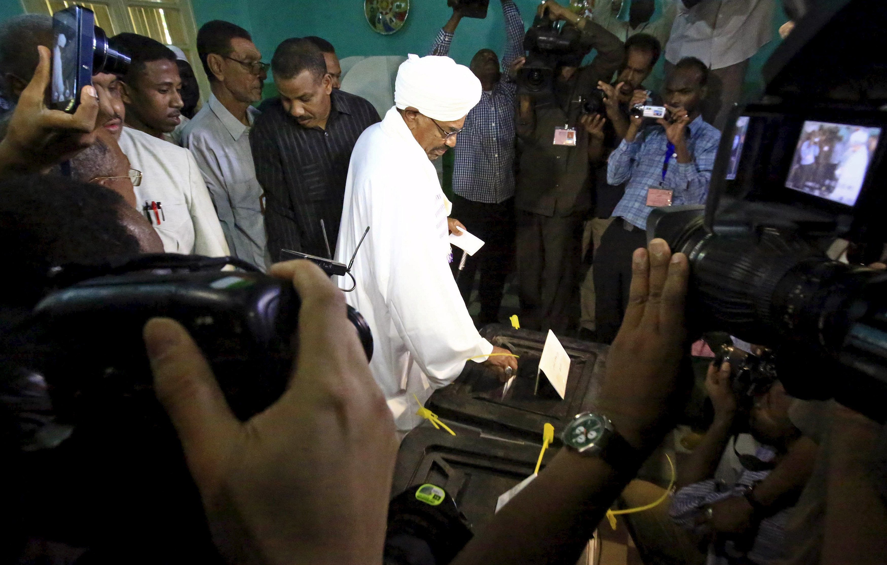 الإنتخابات السودانية .. غياب ومقاطعة وتظاهرات