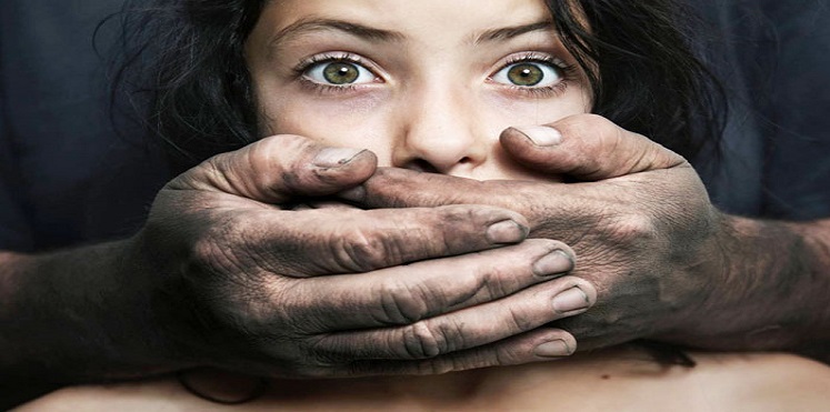 أجبرت ابنتها على الدعارة في الإمارات