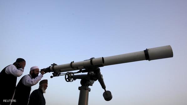 لماذا تختلف ساعات الصيام من دولة